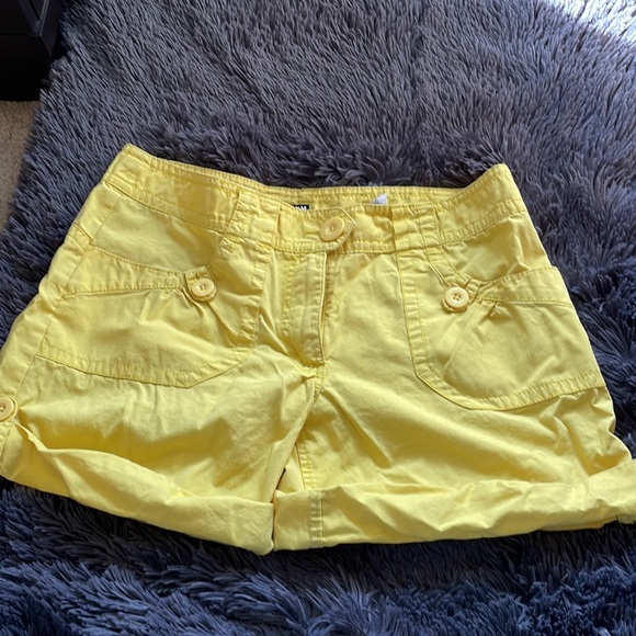 Cool comfy yellow shirt from H&M - Picture 2 of 4